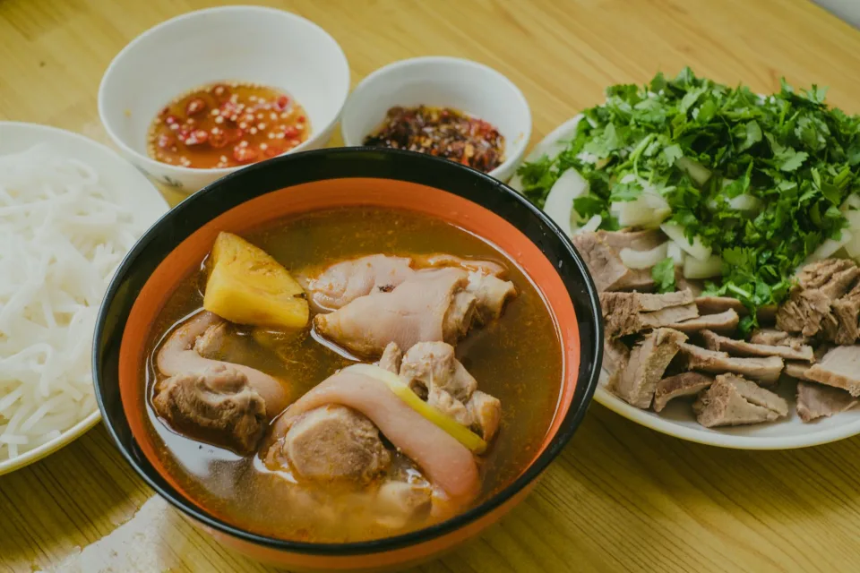 Bàn nướng đông khách tại Idol Beer Garden